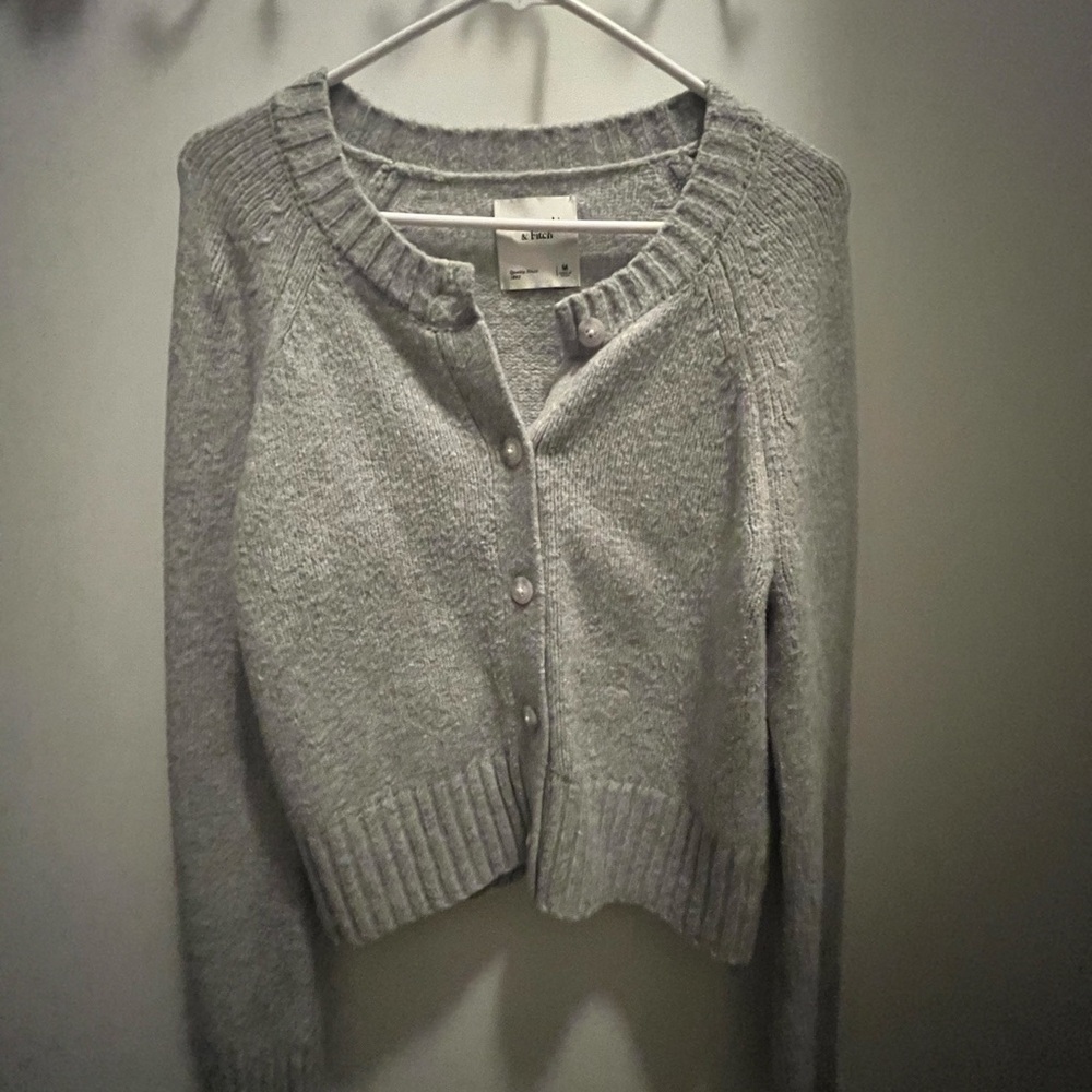 Women's Gray Sweater Abercrombie and fitch